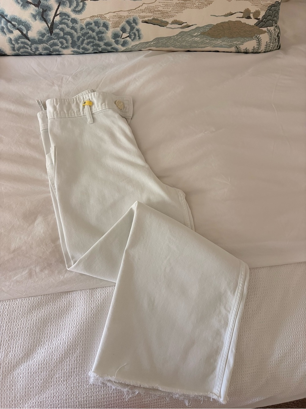 Zara White High-Rise wide leg cropped raw hem Jeans